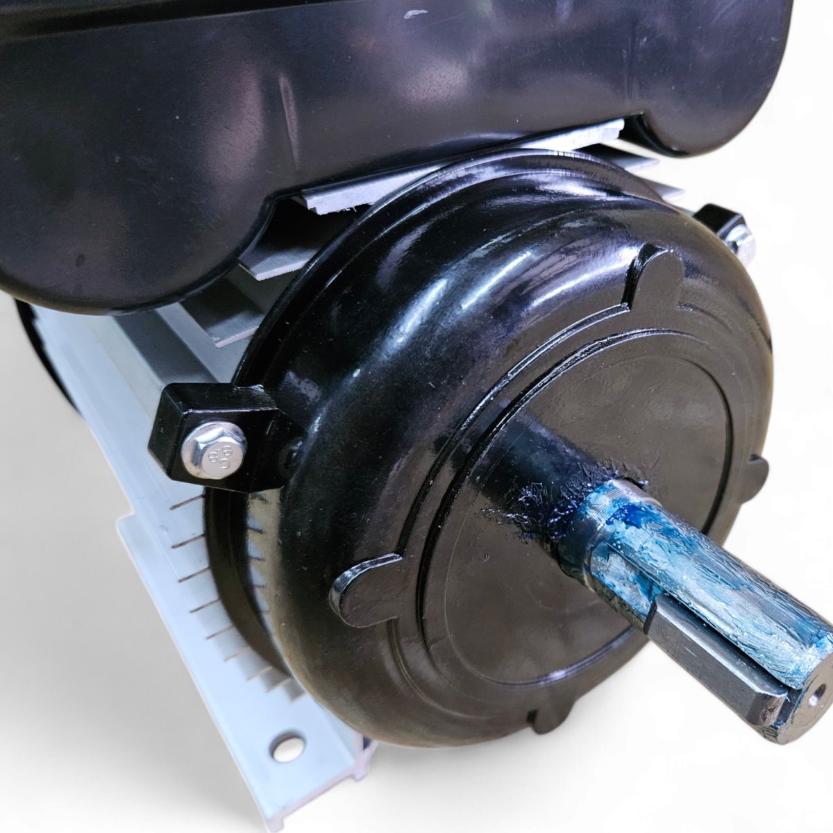Электродвигатель асинхронный на 220в 2,2кВт Flinke YL90-2