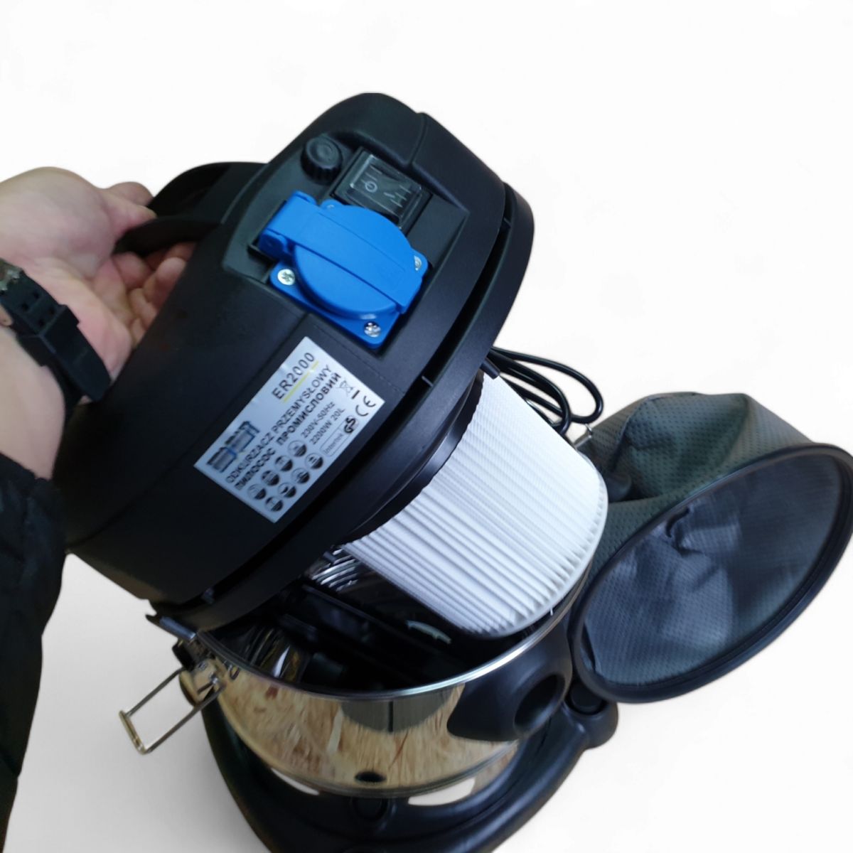 Пылесос строительный 2200Вт 20л EuroCraft ER2200